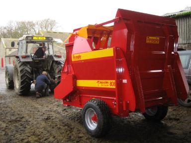 Teagle Tomahawk bedding machine at Cornhills Farm.